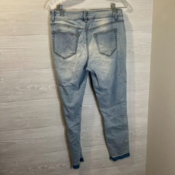 Maurices Women's Raw/ Frayed Hem Light Sandblasted‎ Wash Jeans - Picture 4 of 5